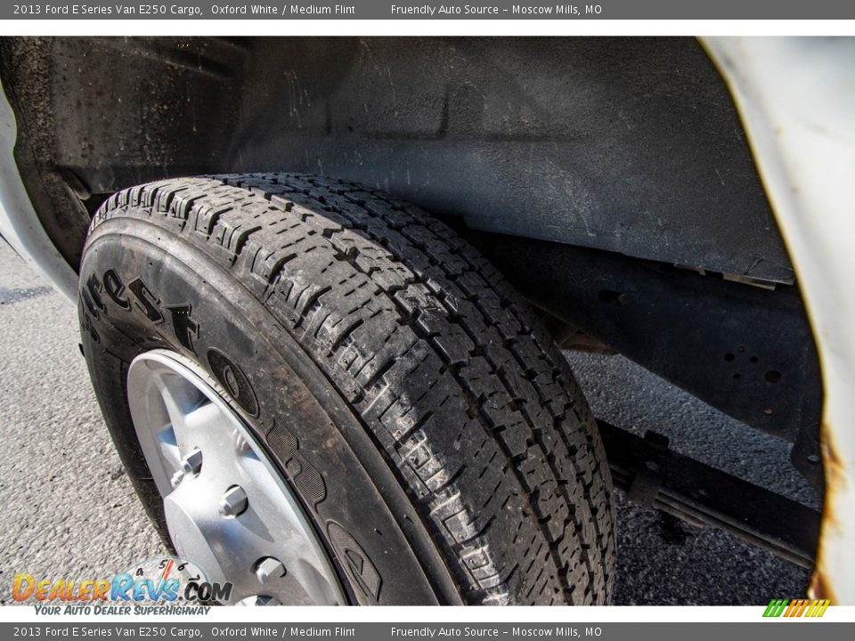 2013 Ford E Series Van E250 Cargo Oxford White / Medium Flint Photo #18