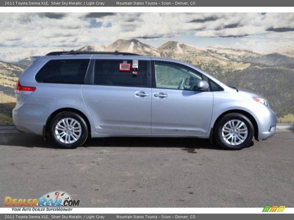 2011 Toyota Sienna XLE Silver Sky Metallic / Light Gray Photo #2