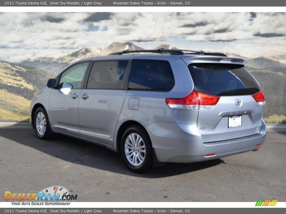 2011 Toyota Sienna XLE Silver Sky Metallic / Light Gray Photo #7