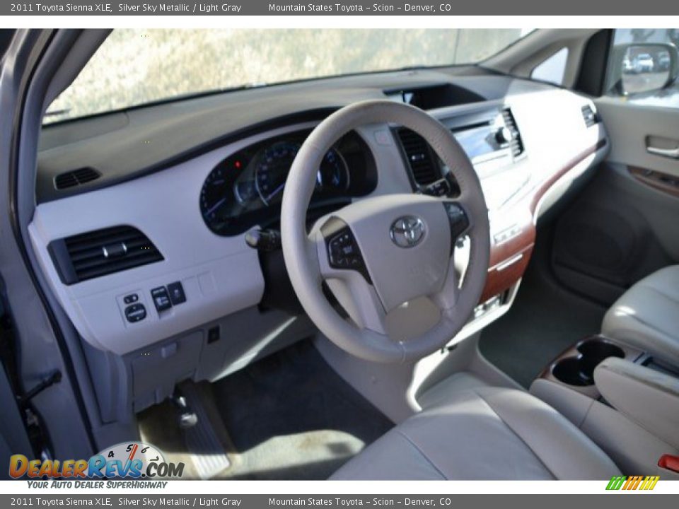 2011 Toyota Sienna XLE Silver Sky Metallic / Light Gray Photo #9
