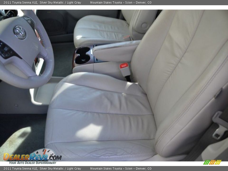 2011 Toyota Sienna XLE Silver Sky Metallic / Light Gray Photo #11
