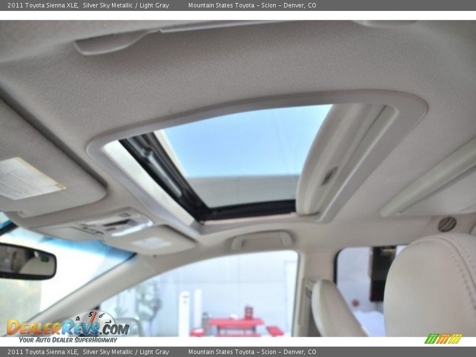 2011 Toyota Sienna XLE Silver Sky Metallic / Light Gray Photo #14