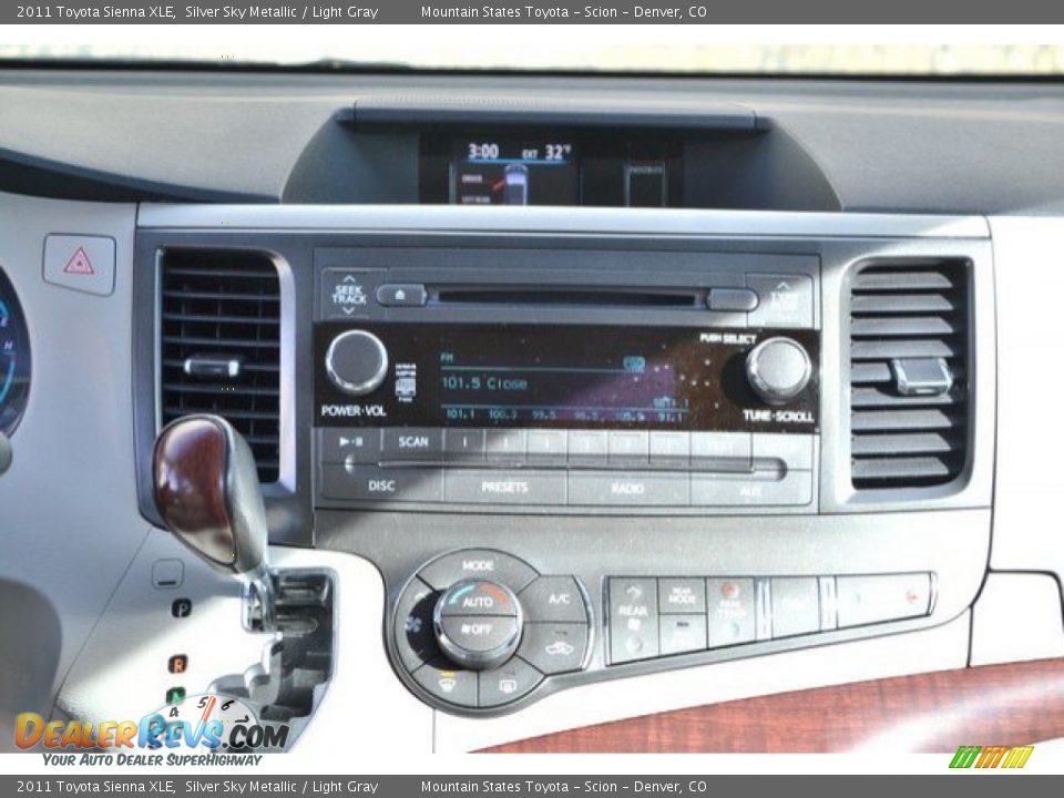 2011 Toyota Sienna XLE Silver Sky Metallic / Light Gray Photo #15