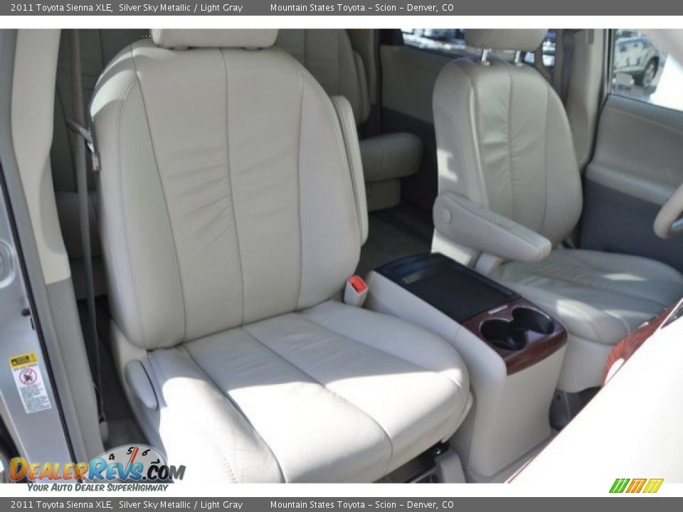 2011 Toyota Sienna XLE Silver Sky Metallic / Light Gray Photo #19
