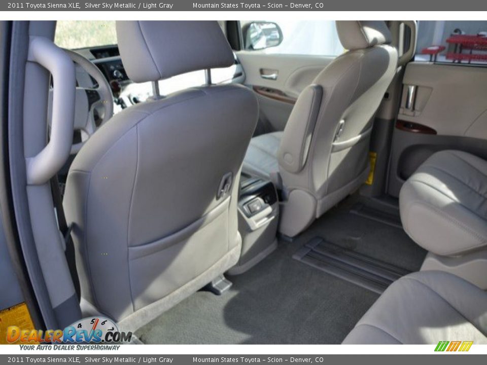 2011 Toyota Sienna XLE Silver Sky Metallic / Light Gray Photo #20