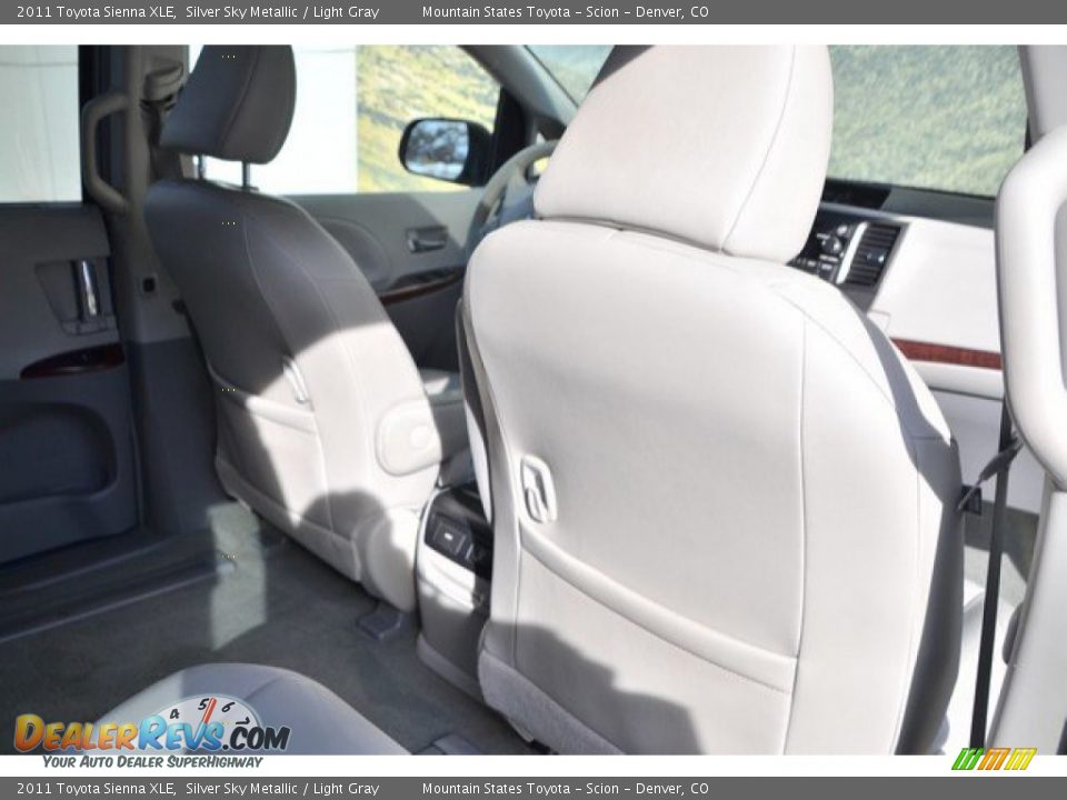 2011 Toyota Sienna XLE Silver Sky Metallic / Light Gray Photo #21