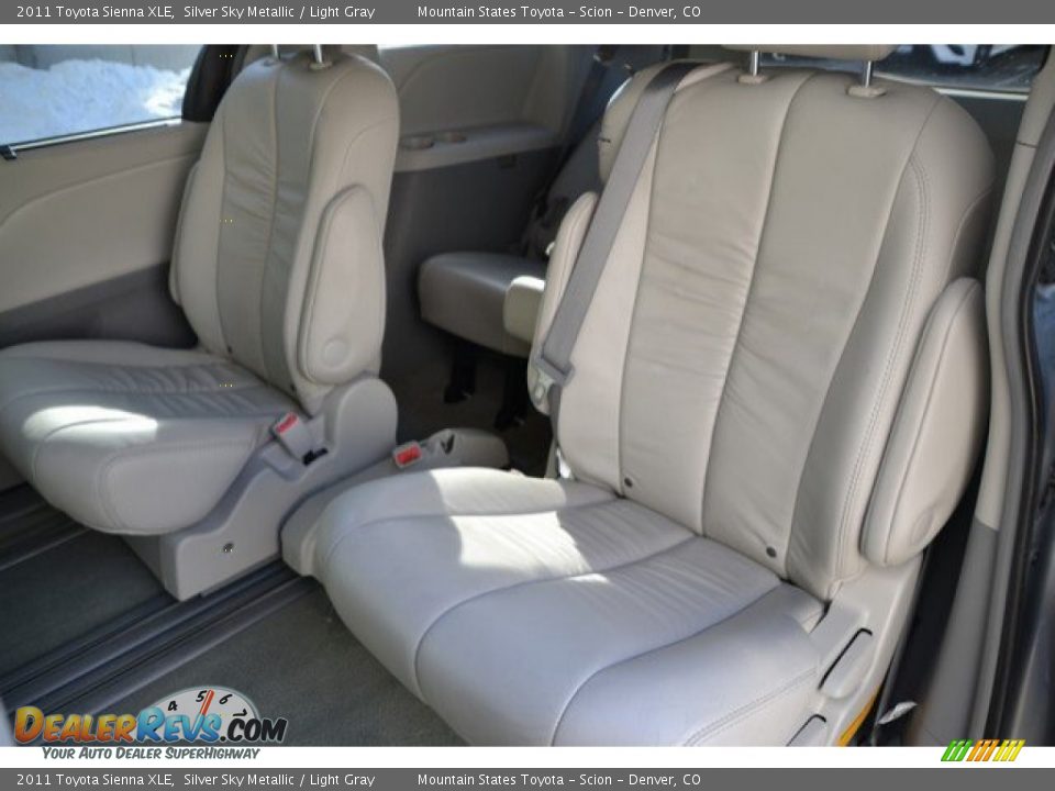 2011 Toyota Sienna XLE Silver Sky Metallic / Light Gray Photo #22