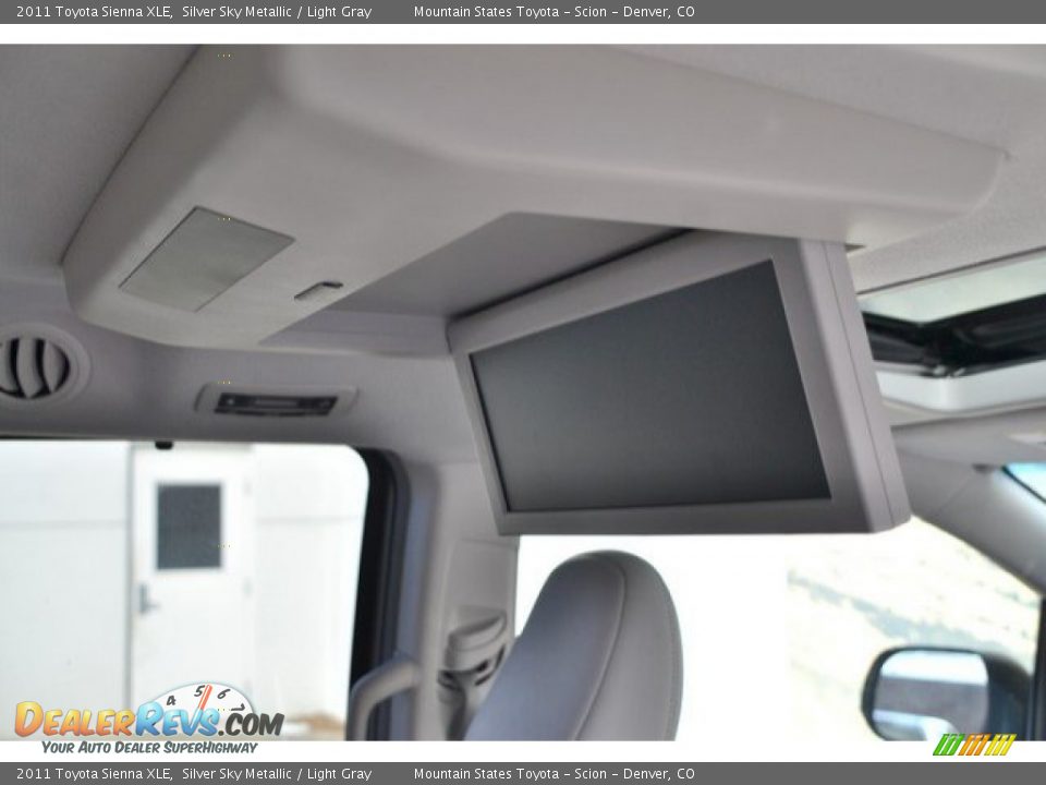 2011 Toyota Sienna XLE Silver Sky Metallic / Light Gray Photo #24
