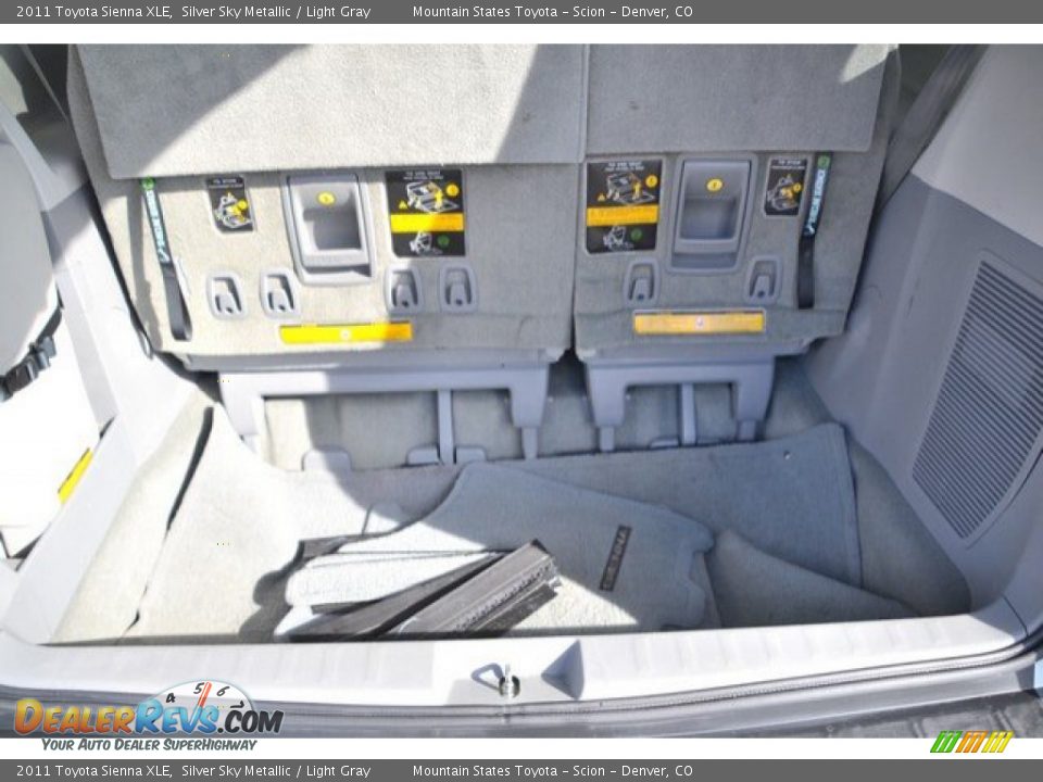 2011 Toyota Sienna XLE Silver Sky Metallic / Light Gray Photo #29
