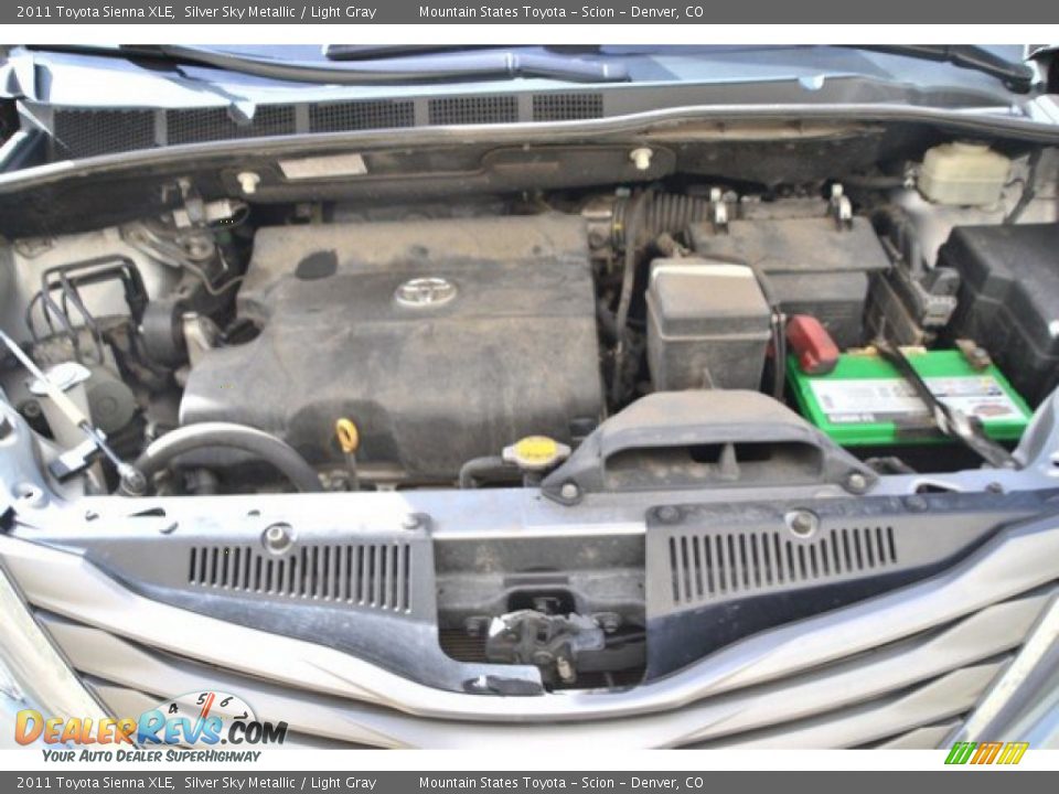 2011 Toyota Sienna XLE Silver Sky Metallic / Light Gray Photo #30