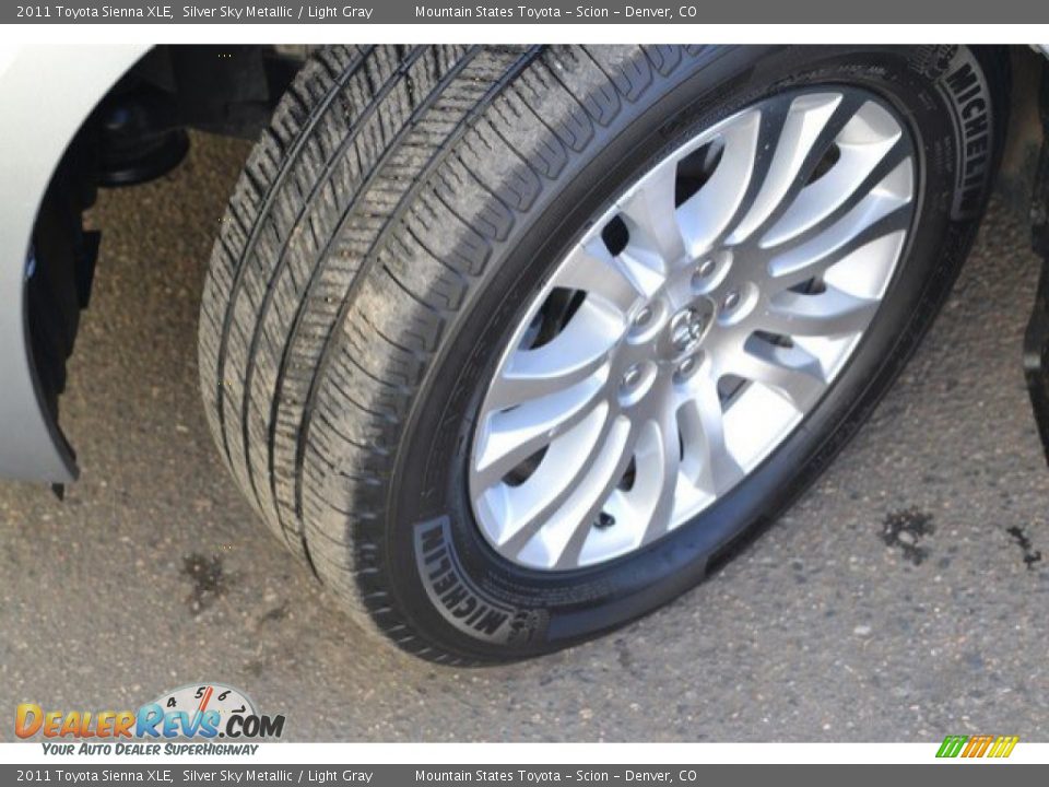 2011 Toyota Sienna XLE Silver Sky Metallic / Light Gray Photo #31