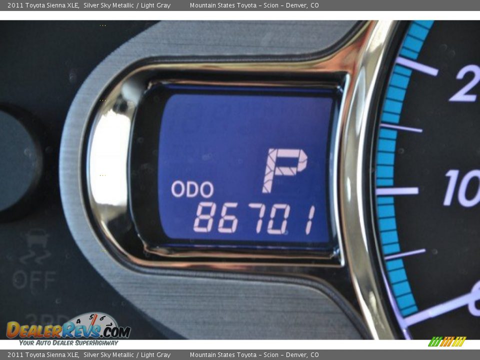 2011 Toyota Sienna XLE Silver Sky Metallic / Light Gray Photo #32