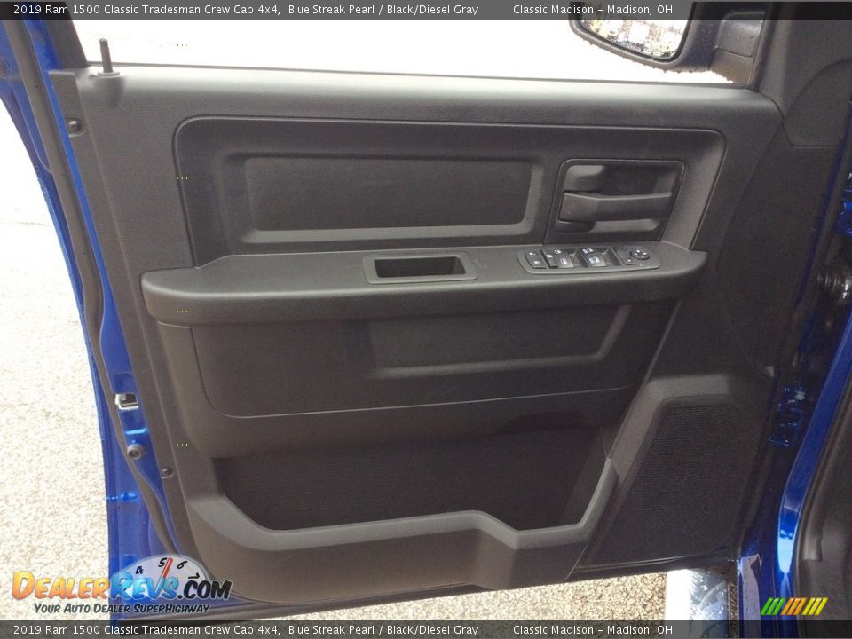 2019 Ram 1500 Classic Tradesman Crew Cab 4x4 Blue Streak Pearl / Black/Diesel Gray Photo #8