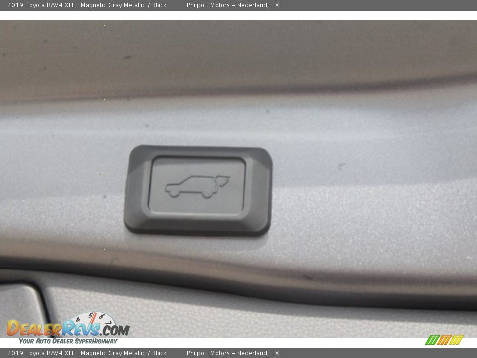 2019 Toyota RAV4 XLE Magnetic Gray Metallic / Black Photo #18