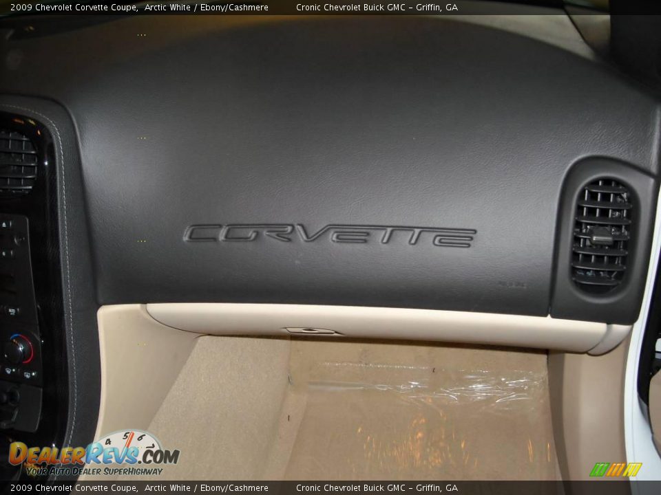 2009 Chevrolet Corvette Coupe Arctic White / Ebony/Cashmere Photo #11