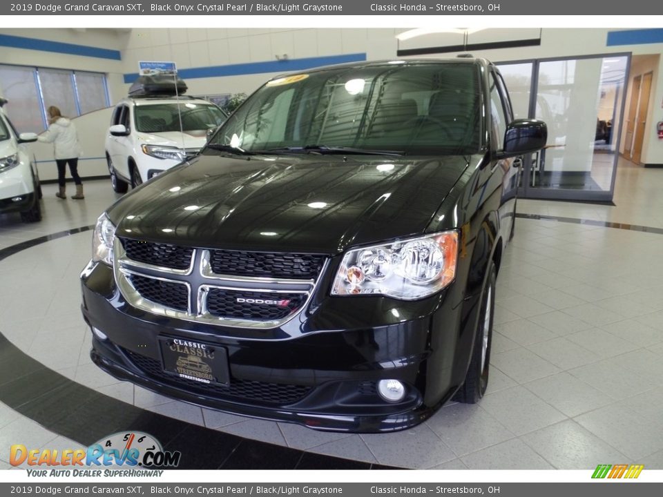 2019 Dodge Grand Caravan SXT Black Onyx Crystal Pearl / Black/Light Graystone Photo #1
