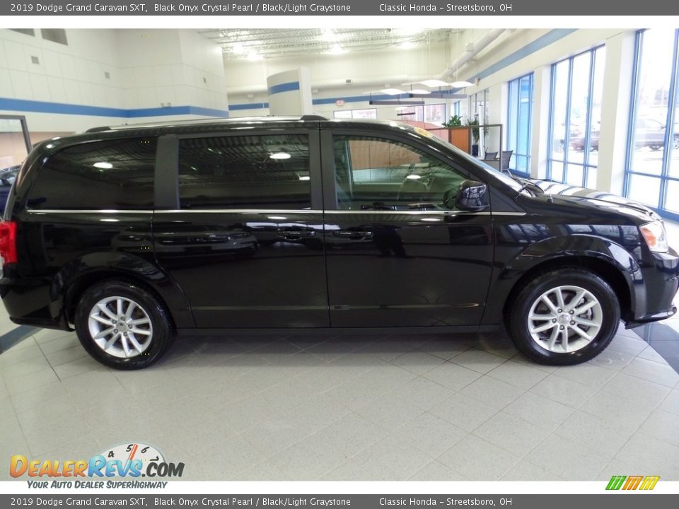 2019 Dodge Grand Caravan SXT Black Onyx Crystal Pearl / Black/Light Graystone Photo #5