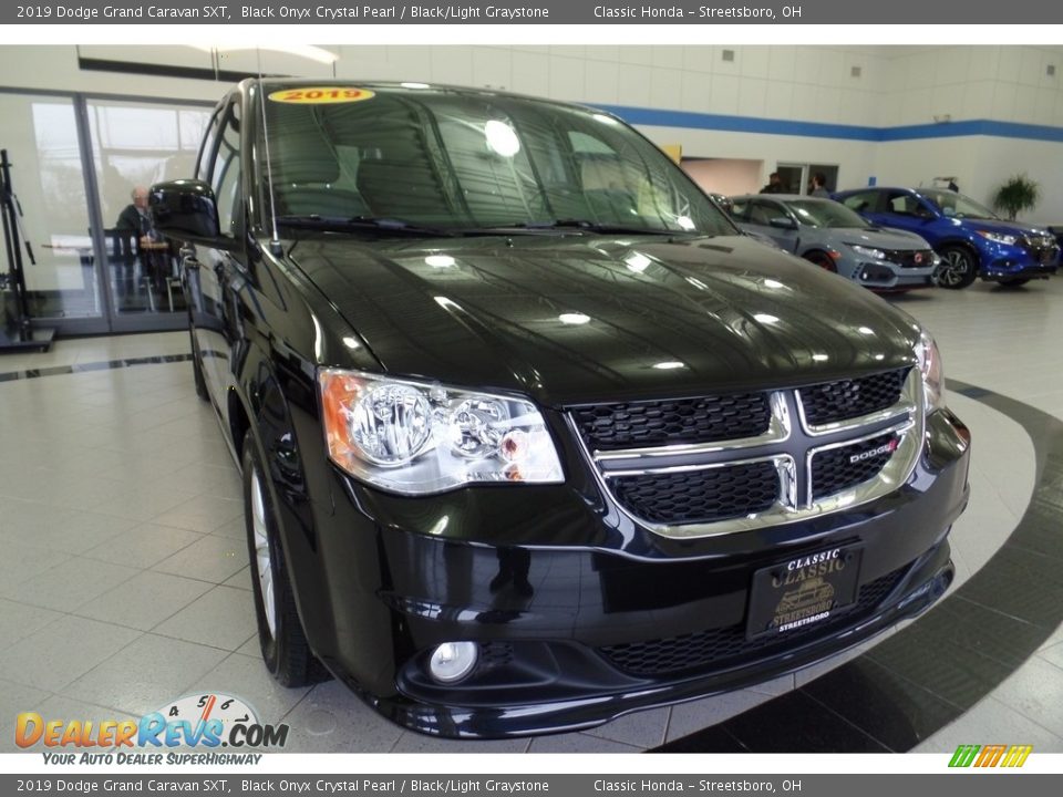 2019 Dodge Grand Caravan SXT Black Onyx Crystal Pearl / Black/Light Graystone Photo #6