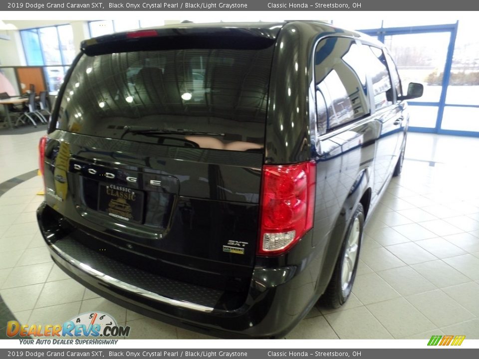 2019 Dodge Grand Caravan SXT Black Onyx Crystal Pearl / Black/Light Graystone Photo #10