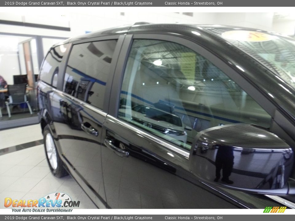2019 Dodge Grand Caravan SXT Black Onyx Crystal Pearl / Black/Light Graystone Photo #11