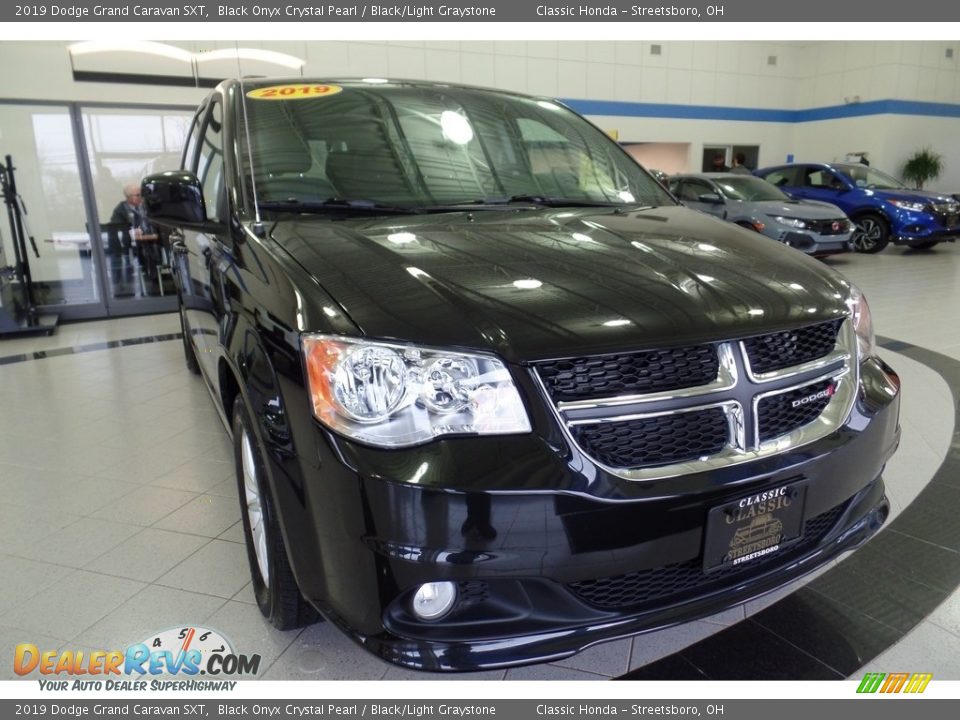 2019 Dodge Grand Caravan SXT Black Onyx Crystal Pearl / Black/Light Graystone Photo #12