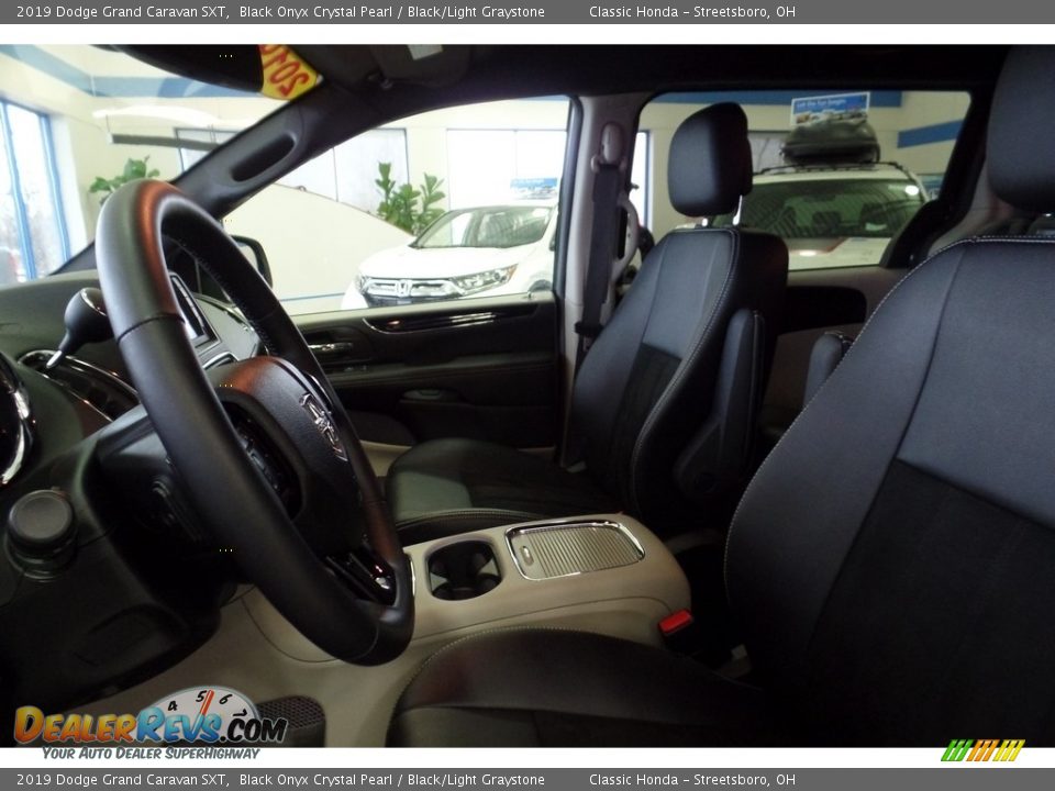 2019 Dodge Grand Caravan SXT Black Onyx Crystal Pearl / Black/Light Graystone Photo #16