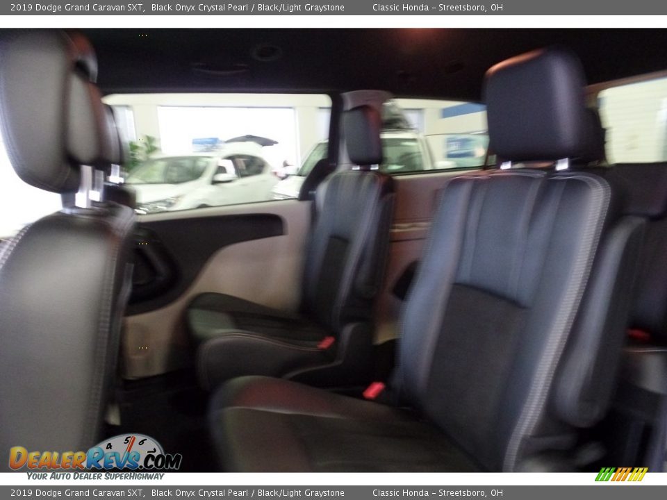 2019 Dodge Grand Caravan SXT Black Onyx Crystal Pearl / Black/Light Graystone Photo #17