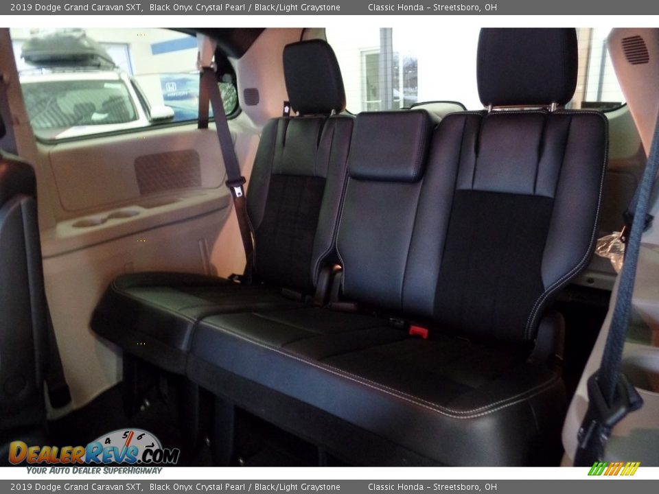 2019 Dodge Grand Caravan SXT Black Onyx Crystal Pearl / Black/Light Graystone Photo #18