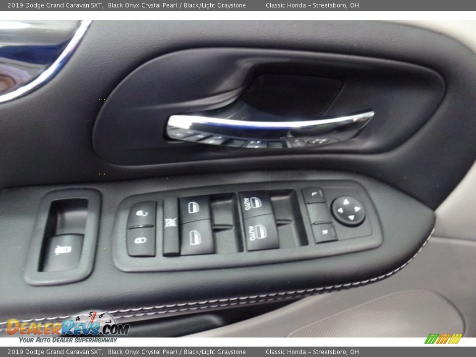 2019 Dodge Grand Caravan SXT Black Onyx Crystal Pearl / Black/Light Graystone Photo #21