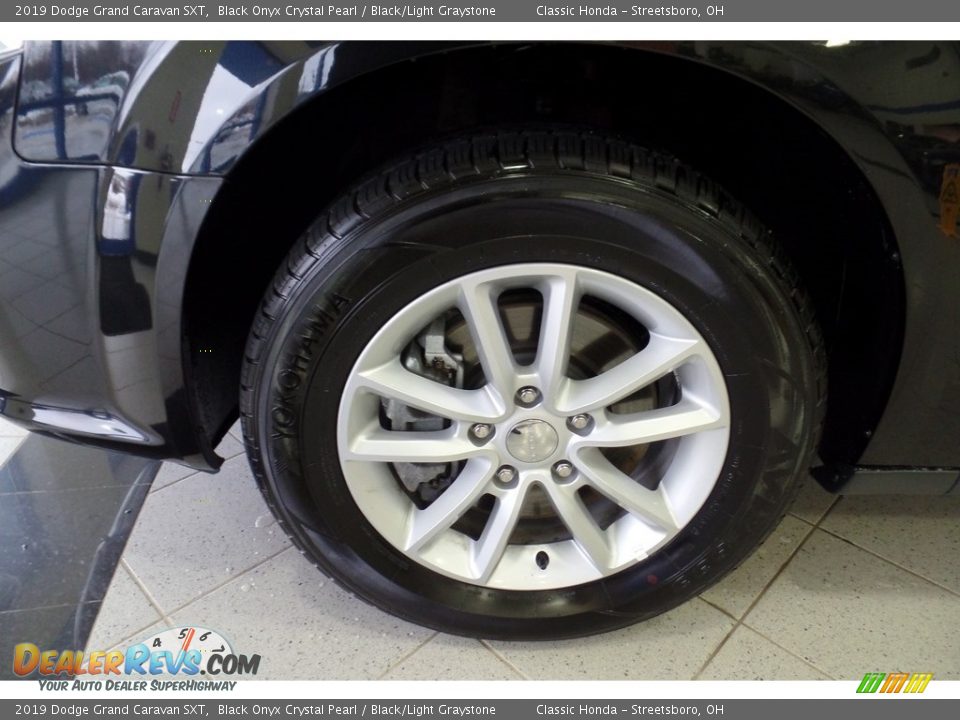 2019 Dodge Grand Caravan SXT Black Onyx Crystal Pearl / Black/Light Graystone Photo #35