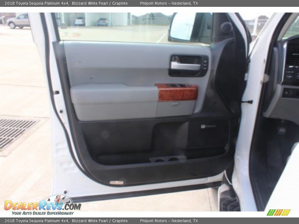 2018 Toyota Sequoia Platinum 4x4 Blizzard White Pearl / Graphite Photo #9