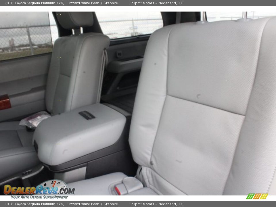 2018 Toyota Sequoia Platinum 4x4 Blizzard White Pearl / Graphite Photo #17