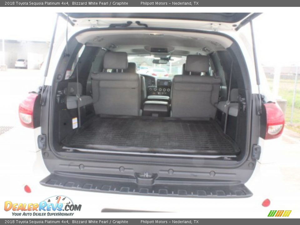 2018 Toyota Sequoia Platinum 4x4 Blizzard White Pearl / Graphite Photo #20
