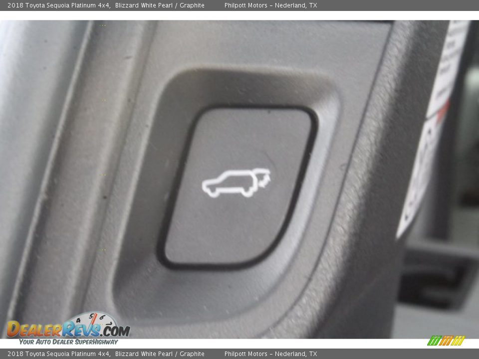 2018 Toyota Sequoia Platinum 4x4 Blizzard White Pearl / Graphite Photo #21