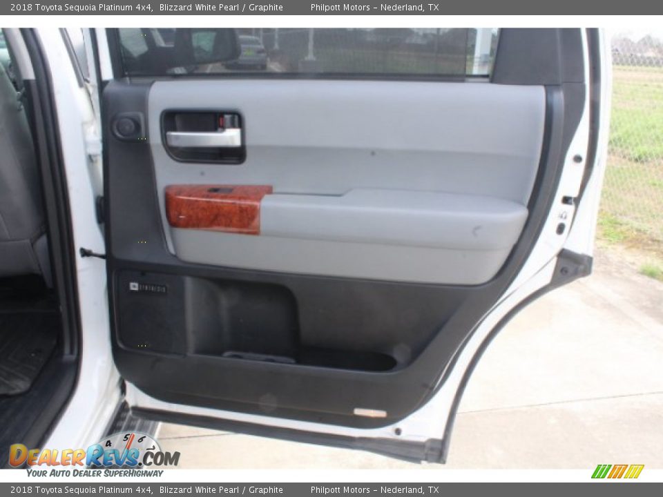 2018 Toyota Sequoia Platinum 4x4 Blizzard White Pearl / Graphite Photo #22