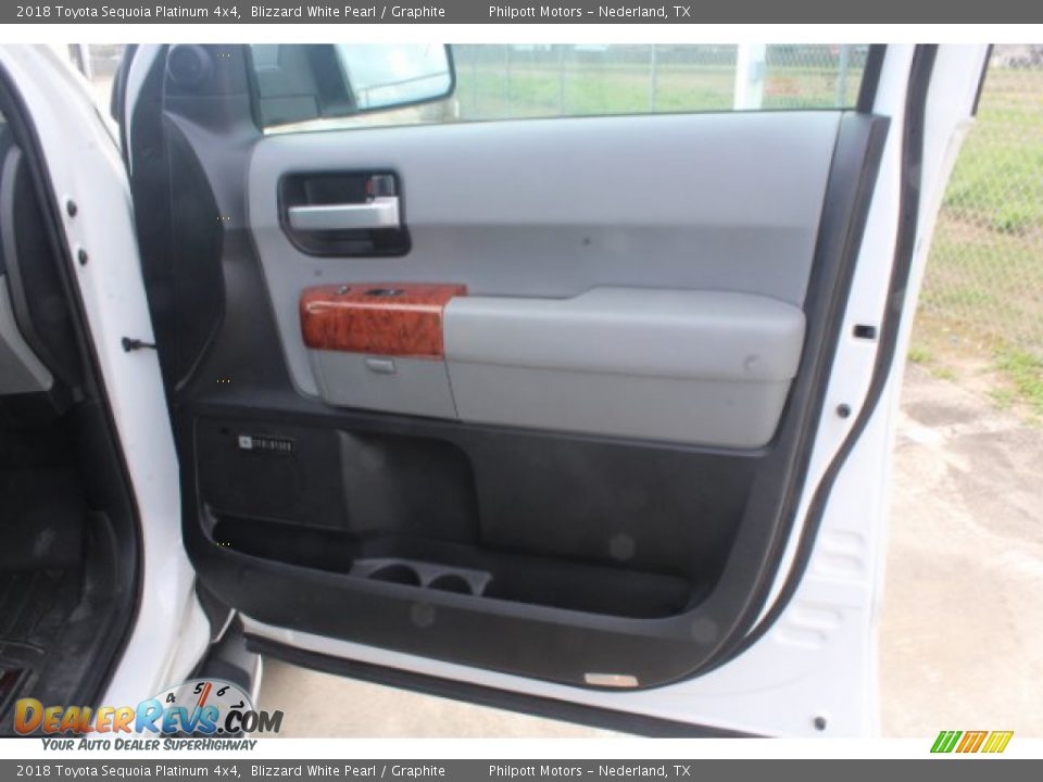 2018 Toyota Sequoia Platinum 4x4 Blizzard White Pearl / Graphite Photo #24