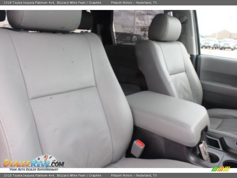 2018 Toyota Sequoia Platinum 4x4 Blizzard White Pearl / Graphite Photo #25