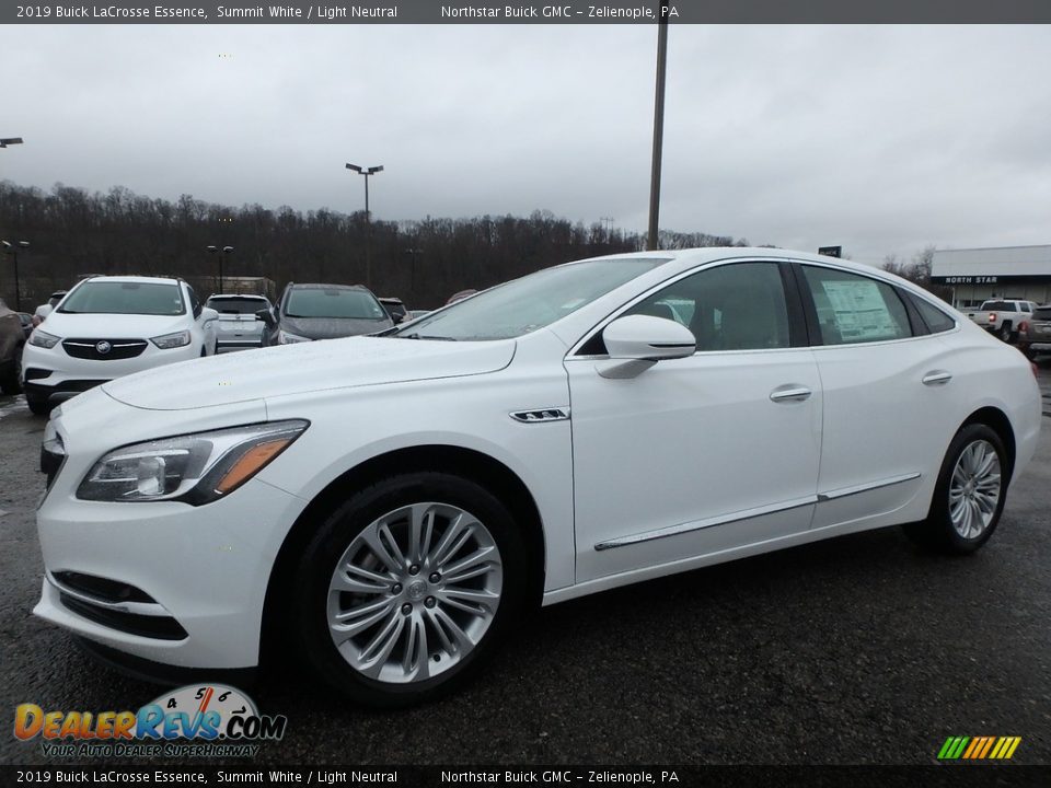 Front 3/4 View of 2019 Buick LaCrosse Essence Photo #1