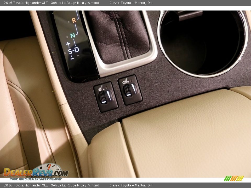 2016 Toyota Highlander XLE Ooh La La Rouge Mica / Almond Photo #15