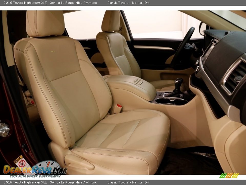 2016 Toyota Highlander XLE Ooh La La Rouge Mica / Almond Photo #18