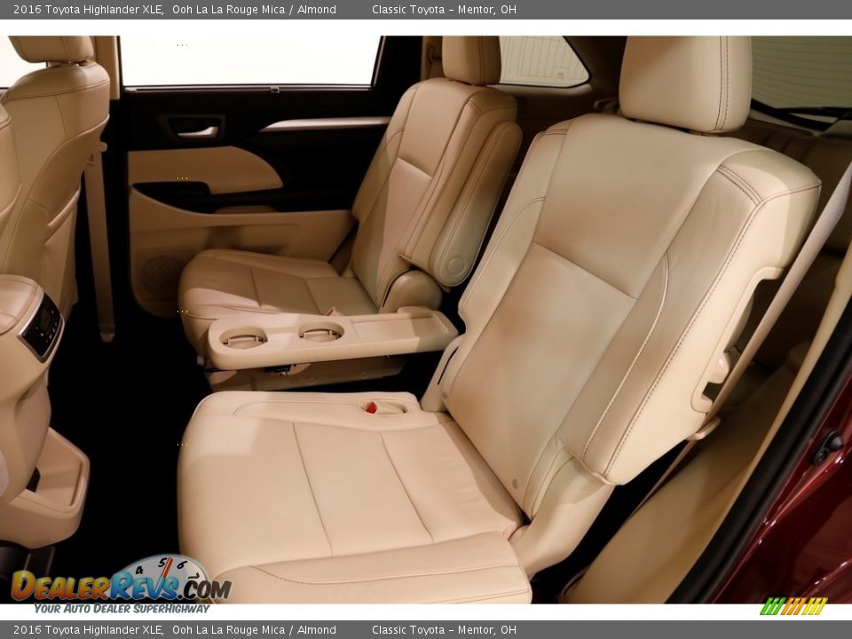 2016 Toyota Highlander XLE Ooh La La Rouge Mica / Almond Photo #20