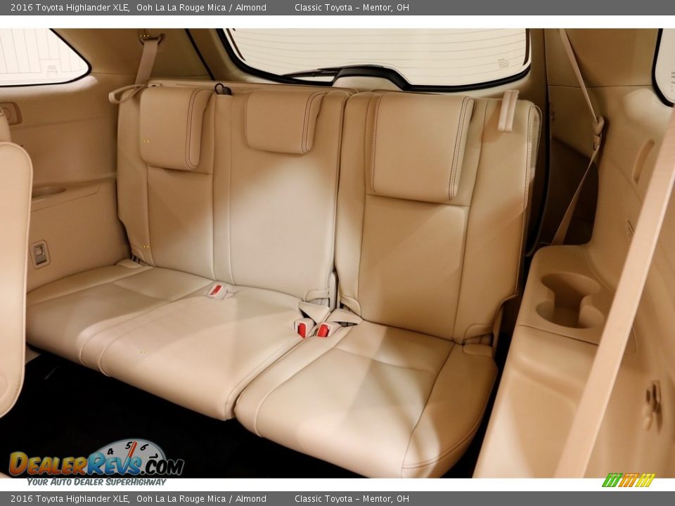 2016 Toyota Highlander XLE Ooh La La Rouge Mica / Almond Photo #21