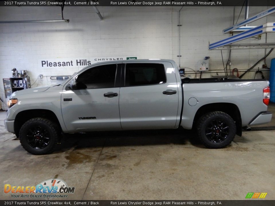 2017 Toyota Tundra SR5 CrewMax 4x4 Cement / Black Photo #2