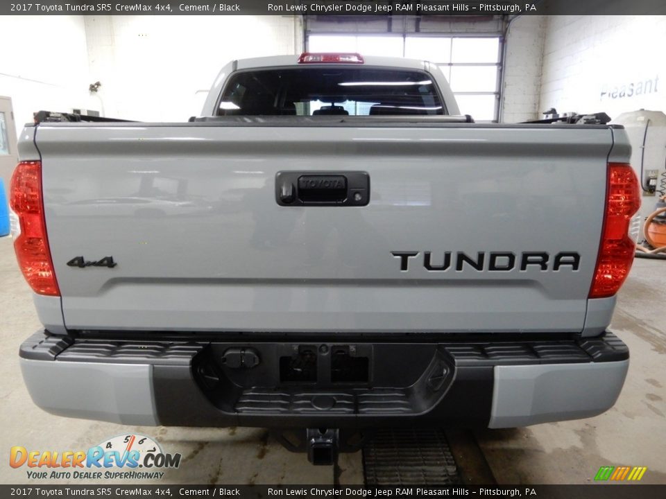 2017 Toyota Tundra SR5 CrewMax 4x4 Cement / Black Photo #4