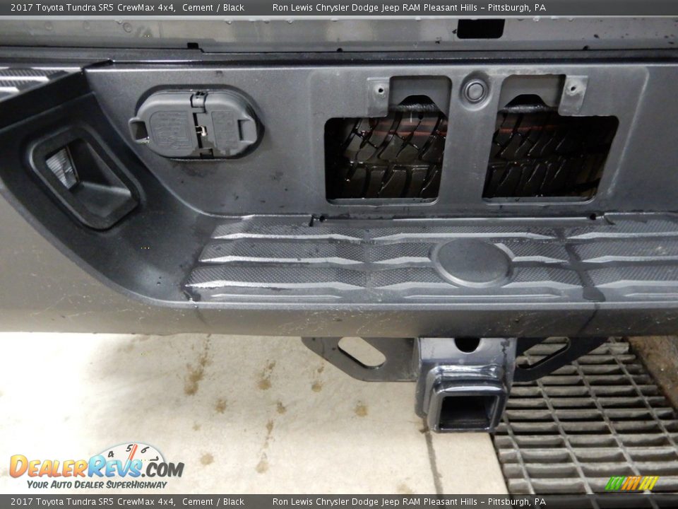 2017 Toyota Tundra SR5 CrewMax 4x4 Cement / Black Photo #5