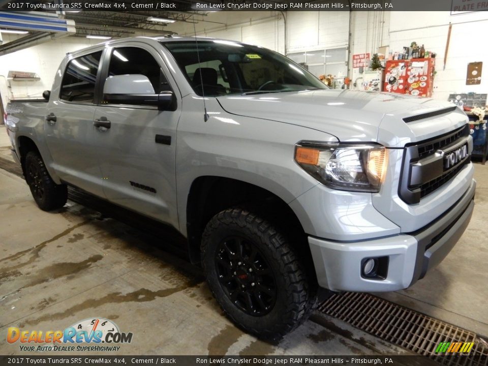 2017 Toyota Tundra SR5 CrewMax 4x4 Cement / Black Photo #7