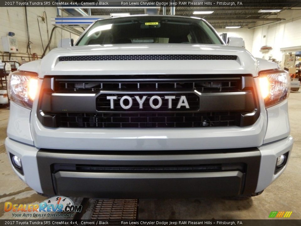 2017 Toyota Tundra SR5 CrewMax 4x4 Cement / Black Photo #8