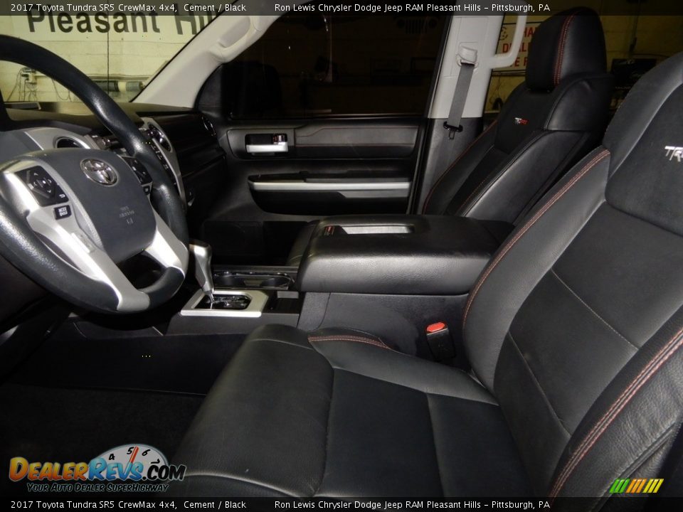 2017 Toyota Tundra SR5 CrewMax 4x4 Cement / Black Photo #10