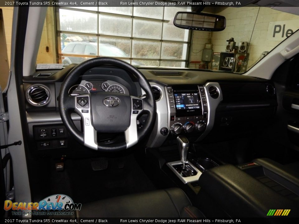 2017 Toyota Tundra SR5 CrewMax 4x4 Cement / Black Photo #13
