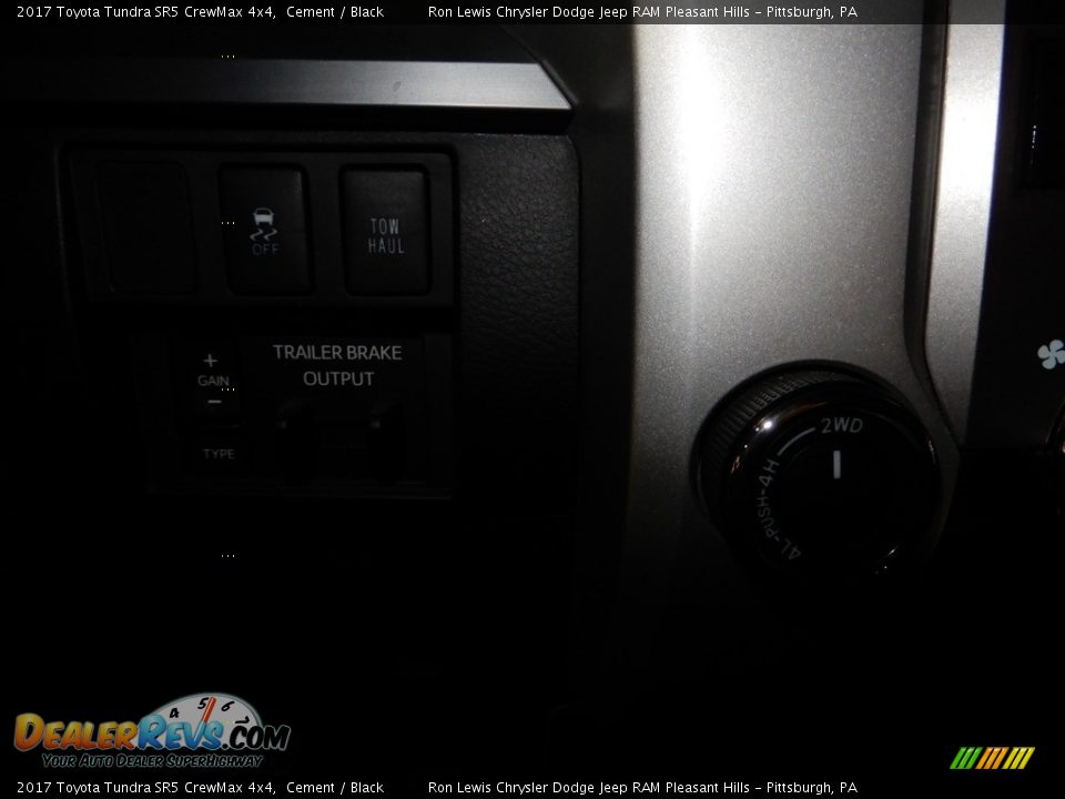 2017 Toyota Tundra SR5 CrewMax 4x4 Cement / Black Photo #17